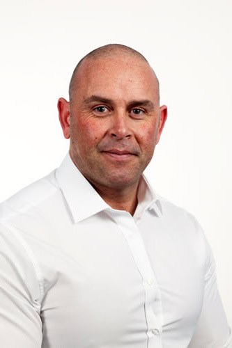 Darren Carter — qualified hypnotherapist specialising in food noise and mental freedom.